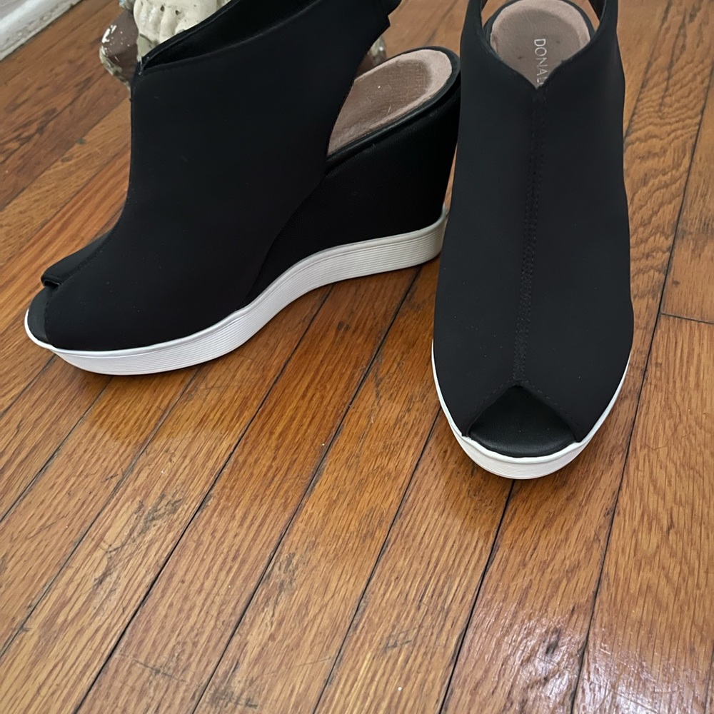 DONALD J PLINER open toe shoe